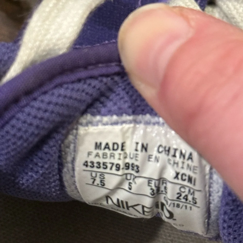 Unique UW University of Washington Nike Purple and Yellow Sneakers (women’s 7.5)